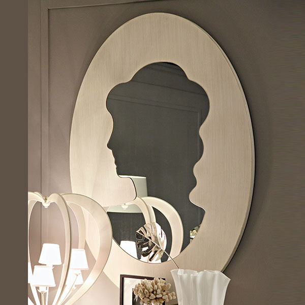 4002 Cameo<br>
large mirror   
140 x 4 x 200 cm
