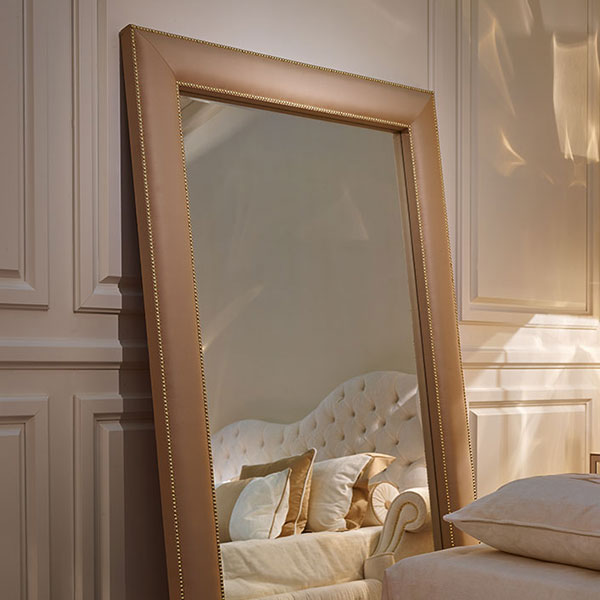 4029I<br>
smooth framed mirror with nailhead trim 
125 x 10 x 200 cm