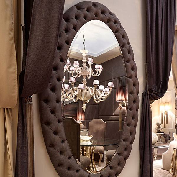 4028<br>
buttoned oval mirror
132 x 9 x 225 cm<br> 