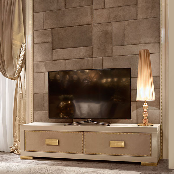 modular wall system with leather mosaic panel and wooden frame with nailhead trim<br>
 
tgpm02 <br>
modular base, 2 upholstered drawers with nailhead trim, steel base with gold finish
200 x 41 x 50 cm <br>

G1190<br>
steel lamp with amber crystal balls, gold finish, complete with shade  
Ø 25 x 106 cm