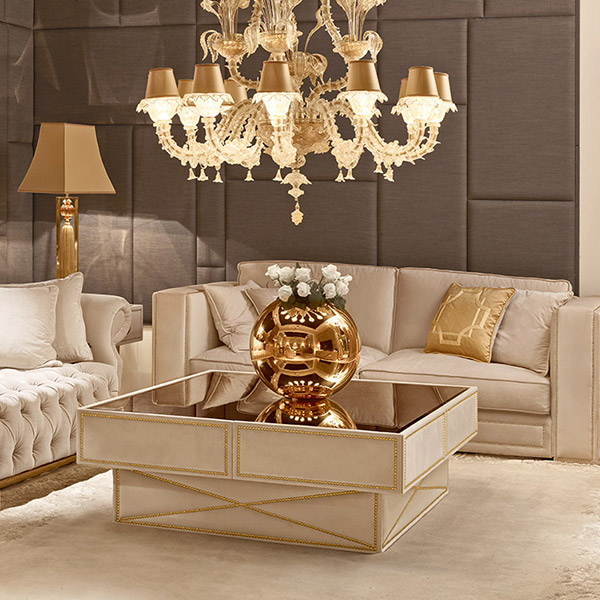 c8006 alexander <br>
nailhead trim sofa
220 x 95 x 90 cm<br>
 
0538s <br>
mirrored-top coffee table, upholstered drawers with nailhead trim   
120 x 120 x 45 cm<br>
 
CL19<br>
Rezzonico chandelier in glass, 12 lights 
Ø 121 x 148 cm