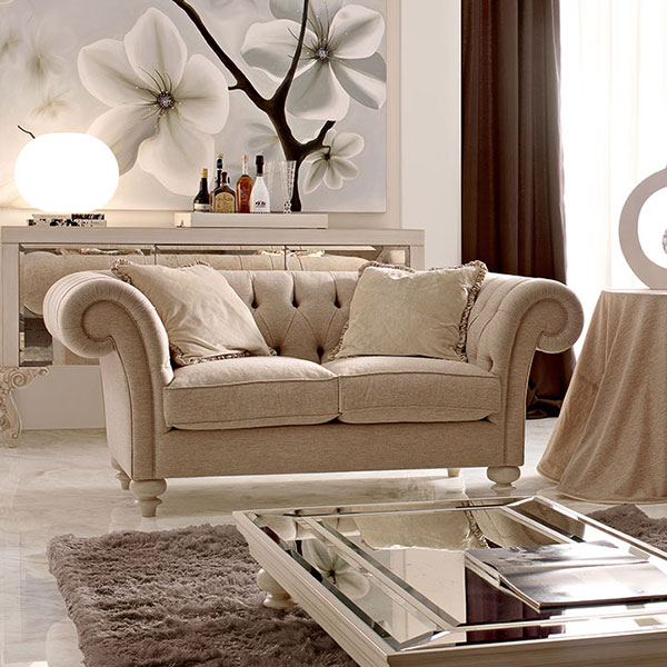 7512 Dylan<br>
sofa   
180 x 105 x 80 cm<br>
 
7513 Dylan<br>
sofa   
240 x 105 x 80 cm<br>
 
0617<br>
mirror top coffee table  
160 x 80 x 26 cm<br>
 
1213<br>
3-door sideboard with mirrors   
193 x 70 x 94 cm<br>
  
4004 PARIGI<br>
mirror  
250 x 4 x110 cm<br>
  
VSS11 Fiori di pesco<br>
painting with Swarovski  
180 x 180 cm<br>

