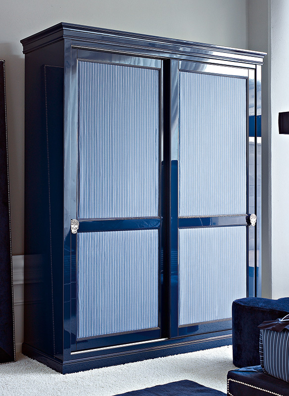 <strong>1091BT</strong> wardrobe with 2 fabric covered sliding doors 
with small skull handle MR12
L. 170 x P. 62 x H. 215 cm