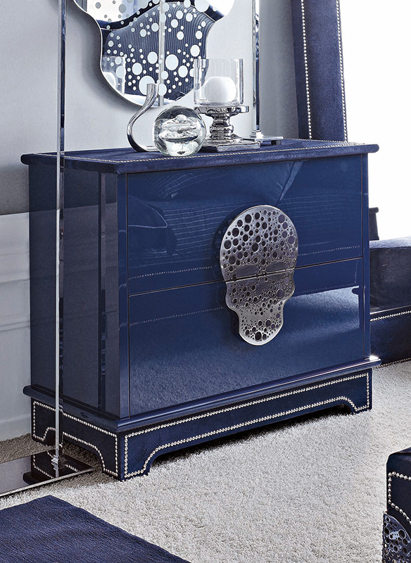 <strong>1570</strong> 2-drawer dresser with large stainless steel skull split 
handle MR13 L.100 x P. 50 x H. 86 cm