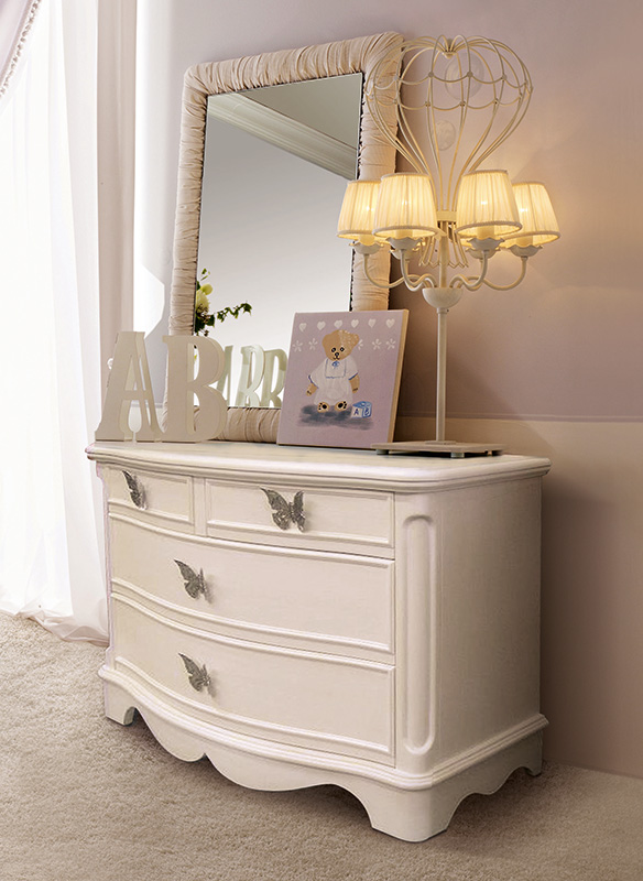 <strong>0439</strong> 4-drawer little dresser with large butterfly handle
PF03, chrome finish L. 92 x P. 46 x H. 64 cm