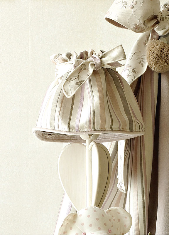 <strong>PAR02</strong> fabric lampshade with ribbon
ø 20 x H. 25 cm