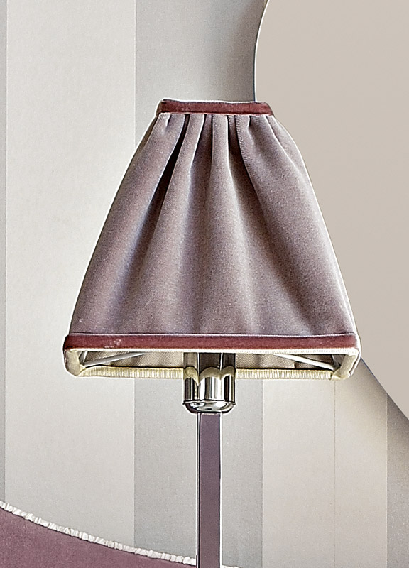 <strong>PAR18</strong> pyramid lampshade ruffled fabric
17 x 6 x H. 17 cm