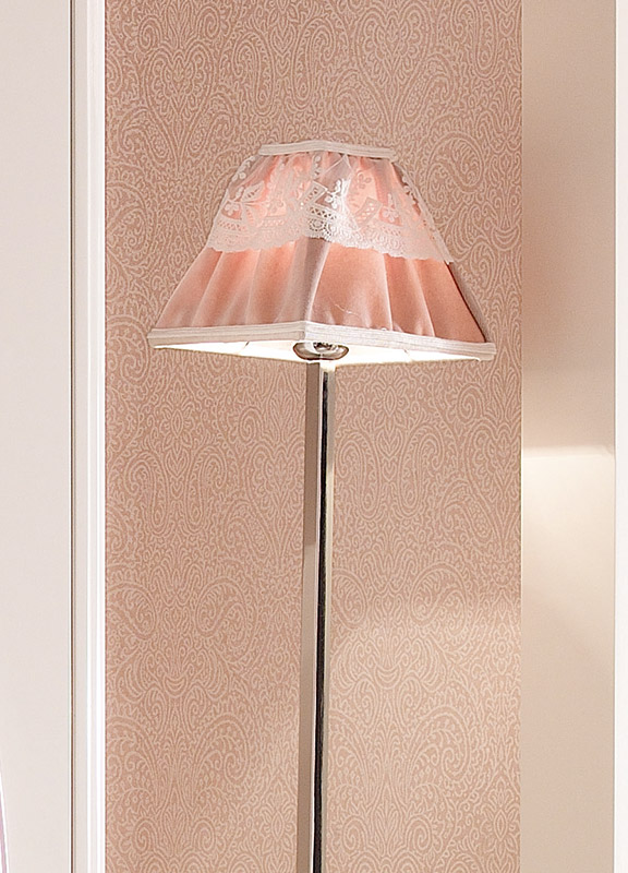 <strong>PAR27</strong> pyramid lampshade in ruffled fabric with tulle
17 x 17 x H. 15 cm 