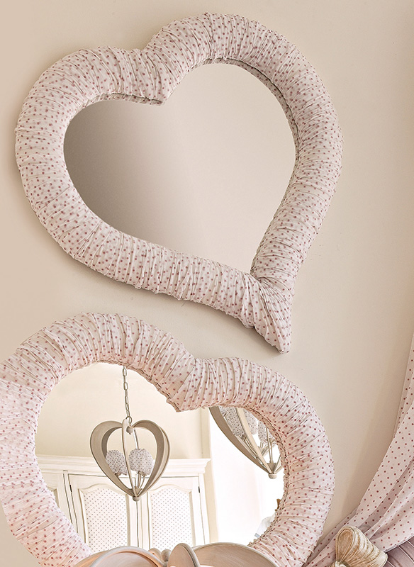 <strong>CZ4RI</strong> ruffled heart mirror
L. 80 x h. 80 cm